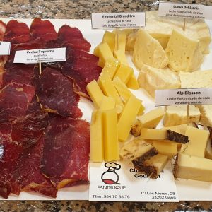 Venta de tablas de quesos cecinas jamones y embutidos en Gijón Asturias
